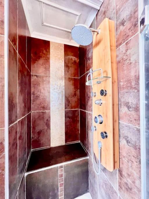 Apartment De 3 P, Baroque Et Vues Sur Toits Du Marais